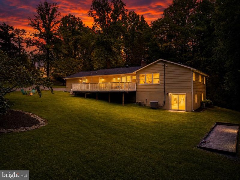 8323 Sharon Dr, Frederick, MD 21704