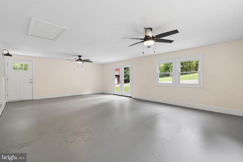 8323 Sharon Dr, Frederick, MD 21704