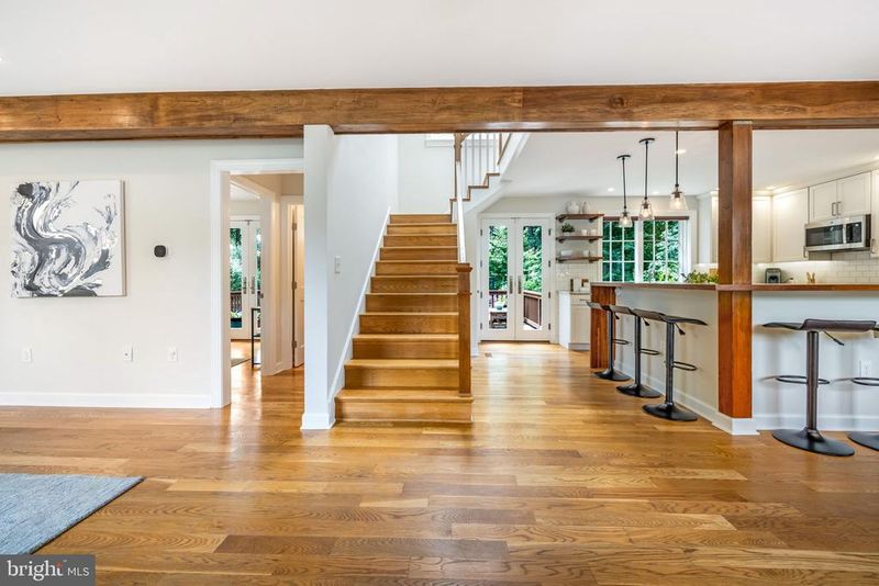 6456 Maplewood Dr, Falls Church, VA 22041