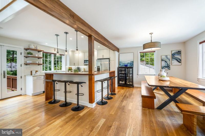 6456 Maplewood Dr, Falls Church, VA 22041
