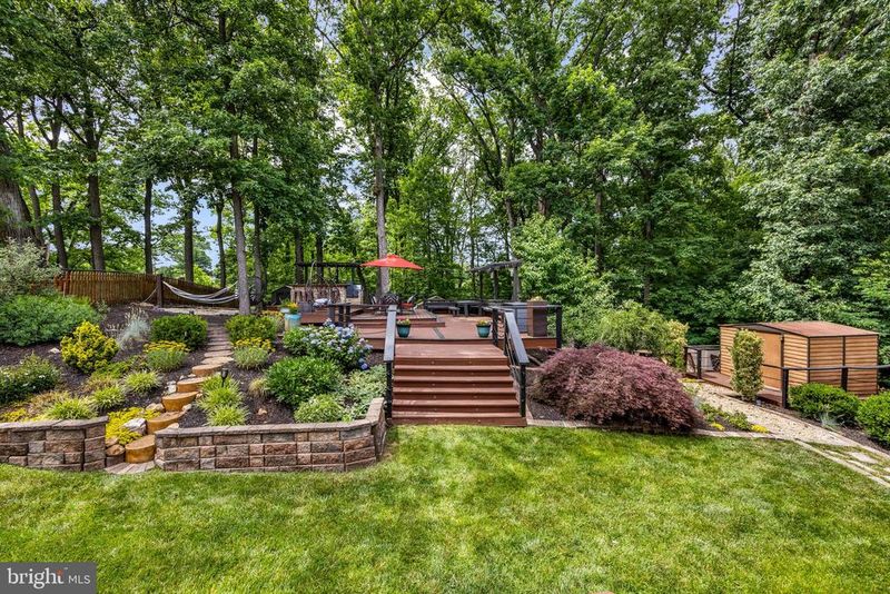 6456 Maplewood Dr, Falls Church, VA 22041