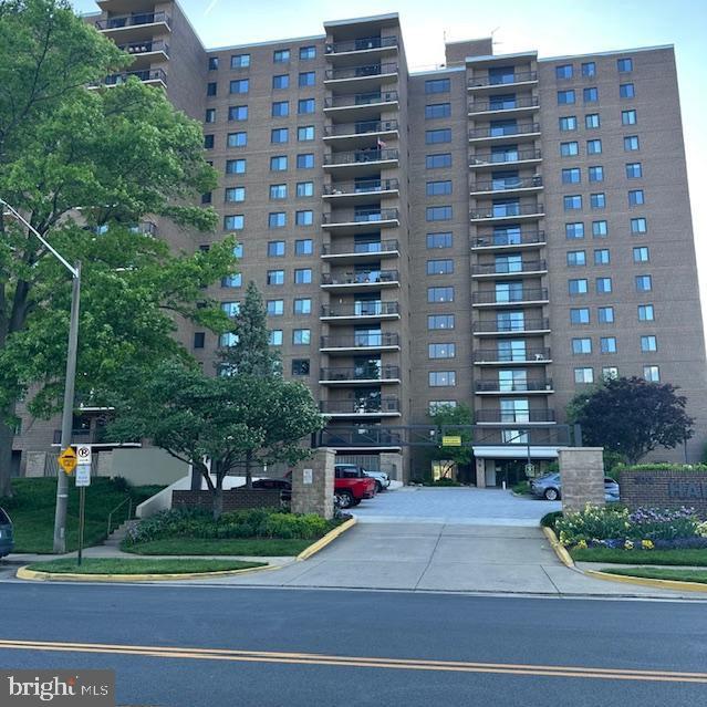 200 N Pickett St #1104, Alexandria, VA 22304