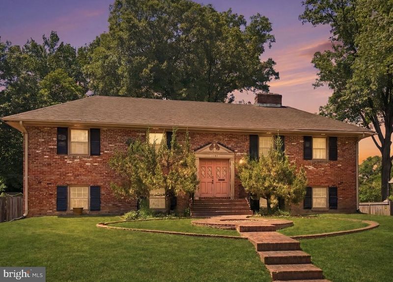 1104 Alden Rd, Alexandria, VA 22308