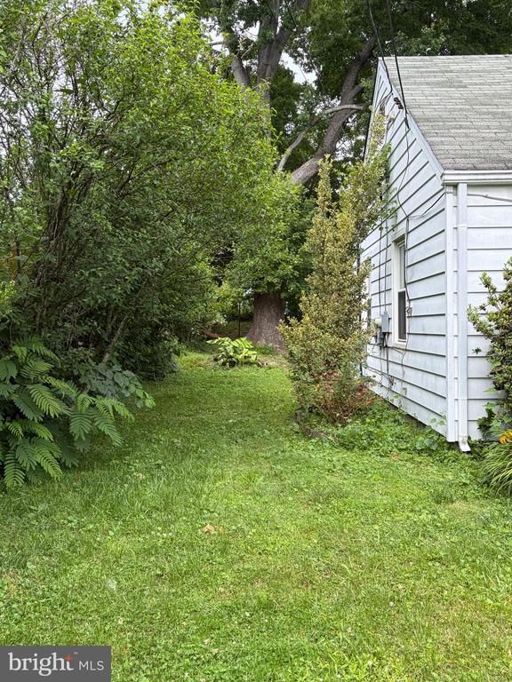 6902 Kenfig Dr, Falls Church, VA 22042