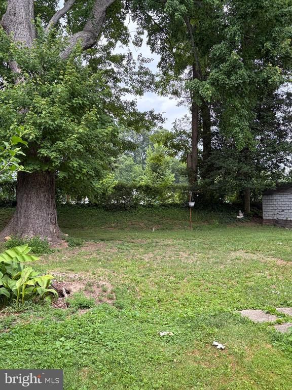 6902 Kenfig Dr, Falls Church, VA 22042