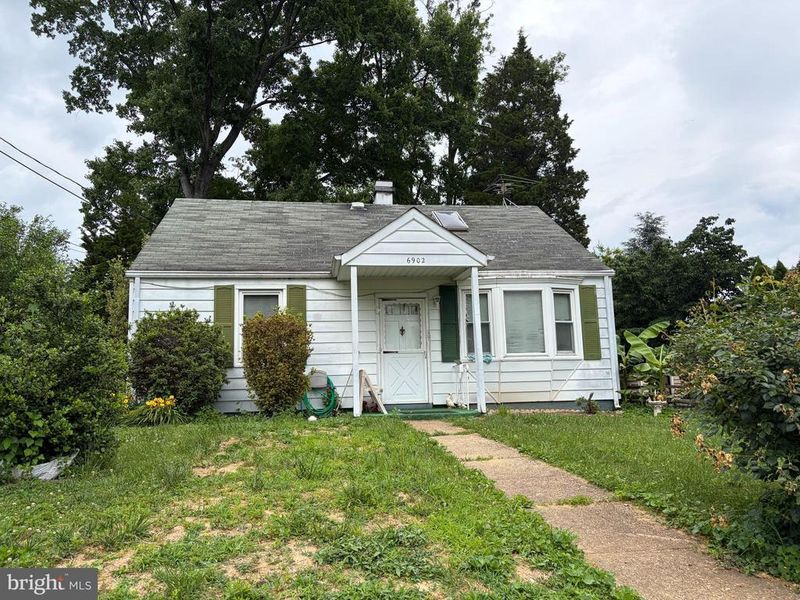 6902 Kenfig Dr, Falls Church, VA 22042