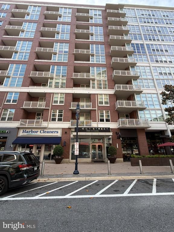 157 Fleet St #411, Oxon Hill, MD 20745