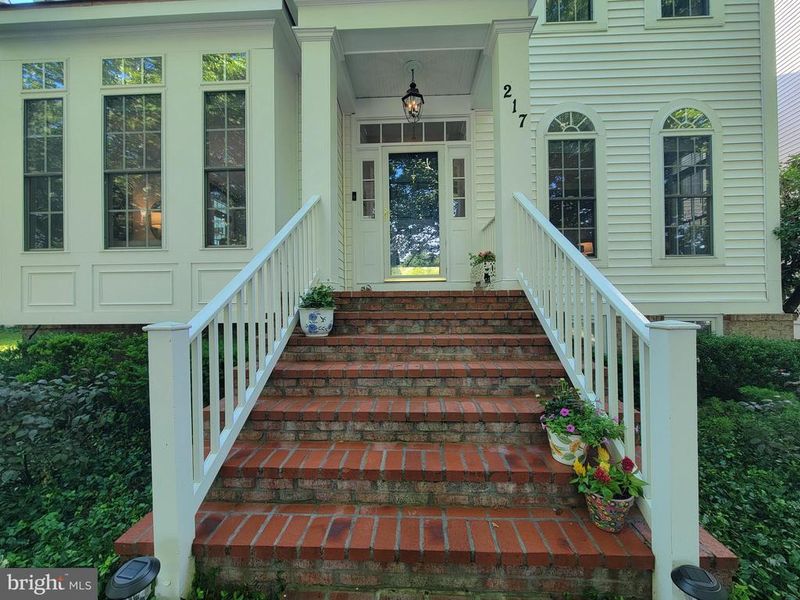 217 Watkins Cir, Rockville, MD 20850