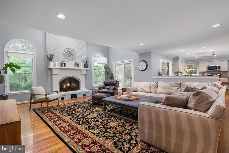 8391 Vineland Ct, Millersville, MD 21108