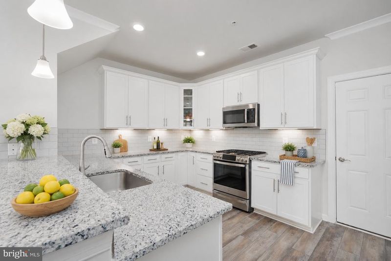 20707 Heron Landing Dr, Sterling, VA 20166