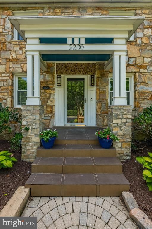 2200 N Pollard St, Arlington, VA 22207
