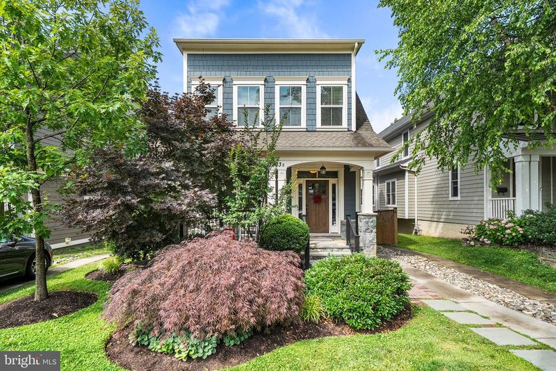 1203B Lincoln Ave, Falls Church, VA 22046