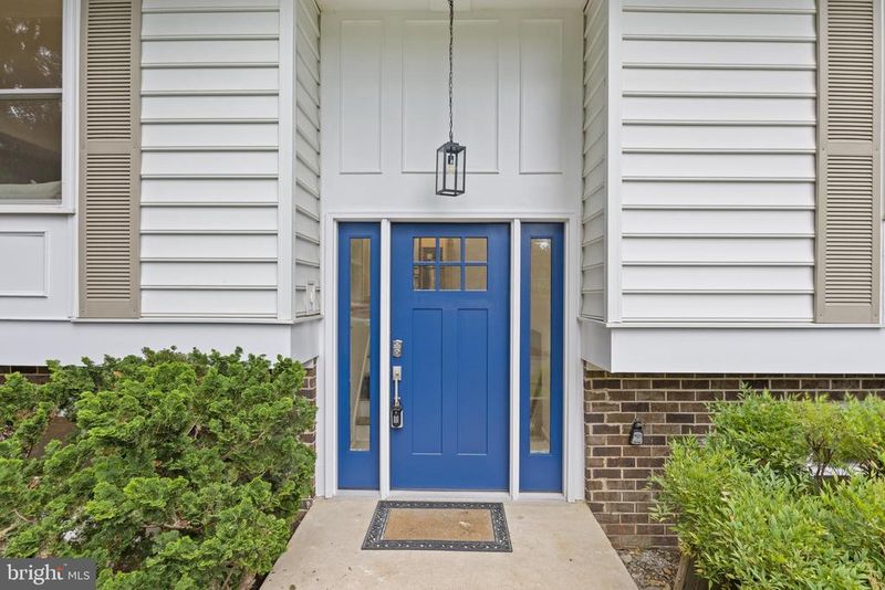 5610 Shade Tree Ln, Alexandria, VA 22310