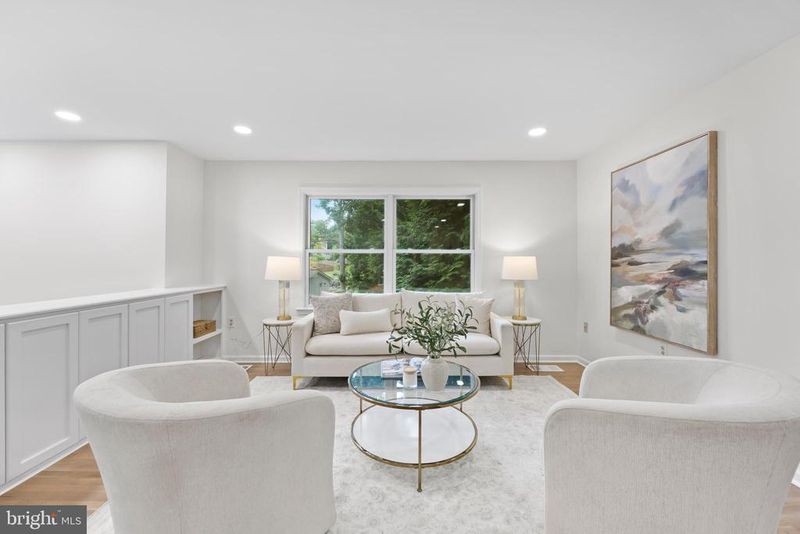 5610 Shade Tree Ln, Alexandria, VA 22310