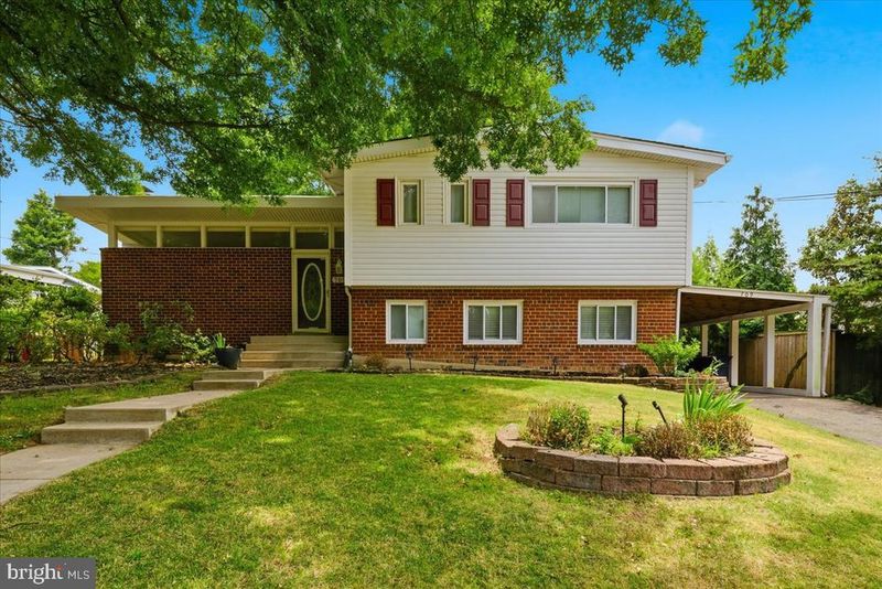 709 N Pryor St, Alexandria, VA 22304