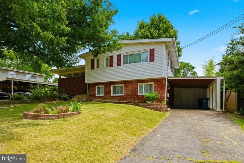 709 N Pryor St, Alexandria, VA 22304