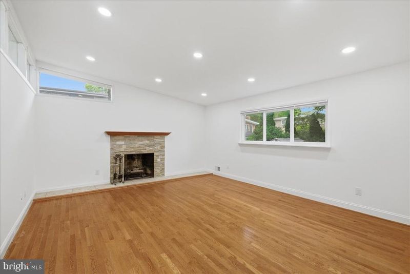 709 N Pryor St, Alexandria, VA 22304
