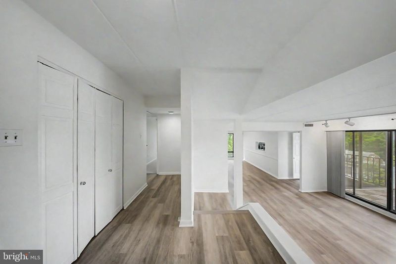 112 Roberts Ln #300, Alexandria, VA 22314