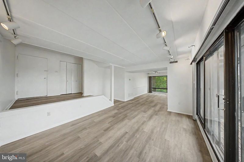 112 Roberts Ln #300, Alexandria, VA 22314