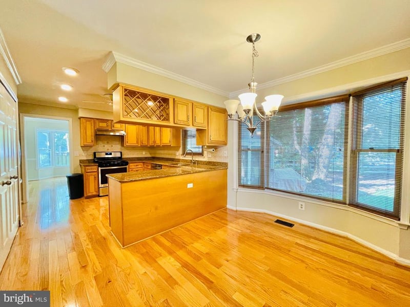 7227 Devereux Ct, Alexandria, VA 22315