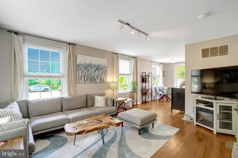 4220 32nd St S, Arlington, VA 22206