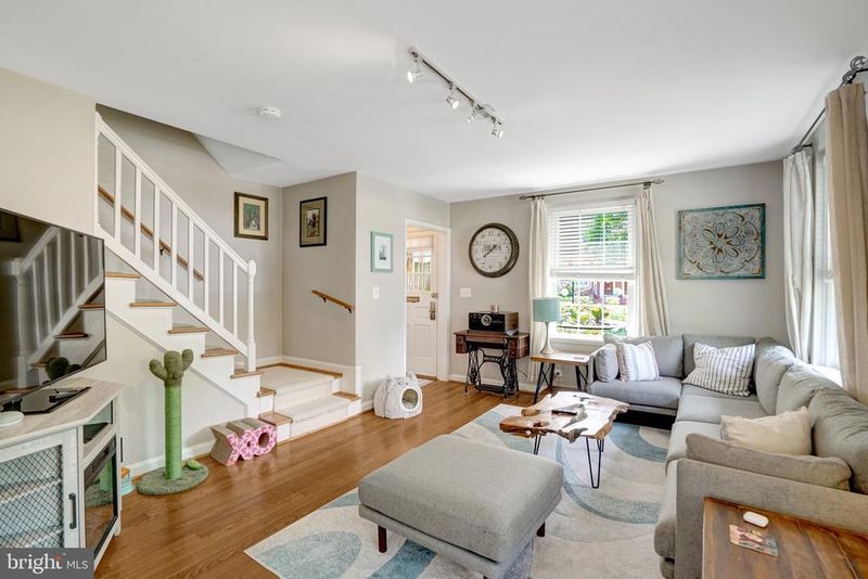 4220 32nd St S, Arlington, VA 22206