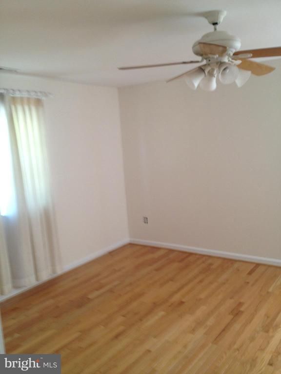 7017 Murray Ln, Annandale, VA 22003