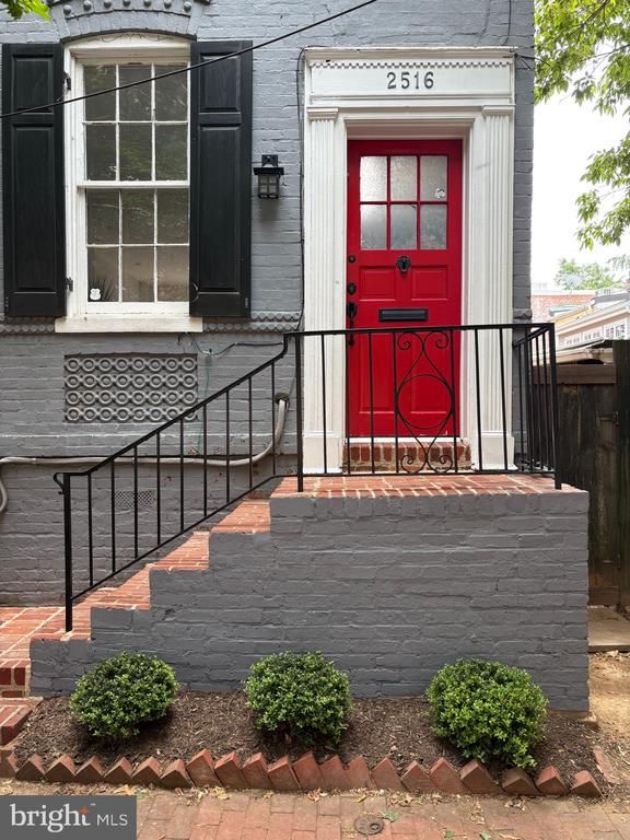 2516 East Pl NW, Washington, DC 20007