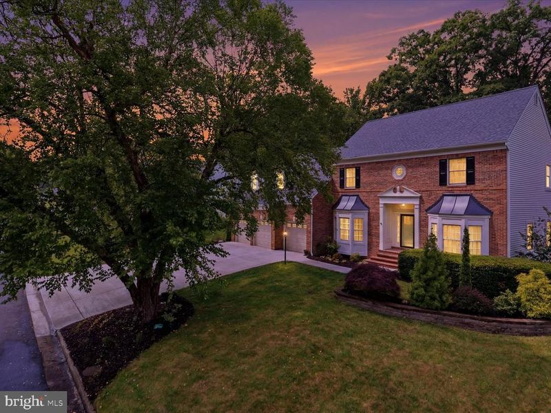 5384 Ashleigh Rd, Fairfax, VA 22030