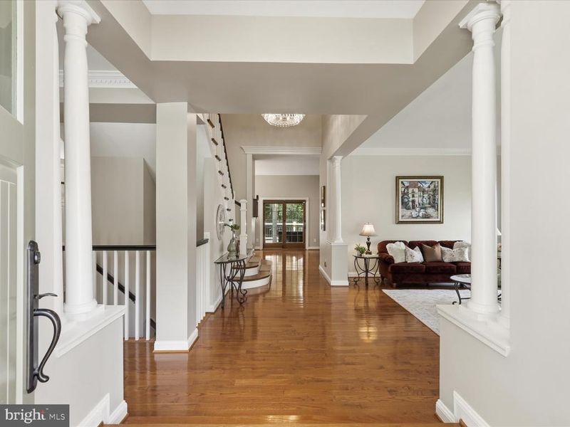5384 Ashleigh Rd, Fairfax, VA 22030