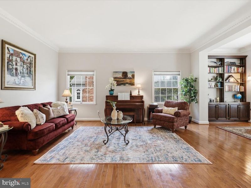 5384 Ashleigh Rd, Fairfax, VA 22030