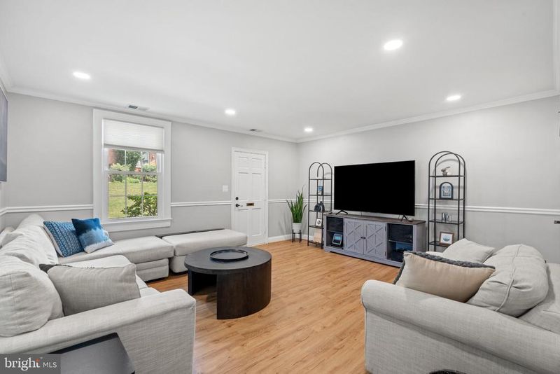 1021 S Barton St #124, Arlington, VA 22204