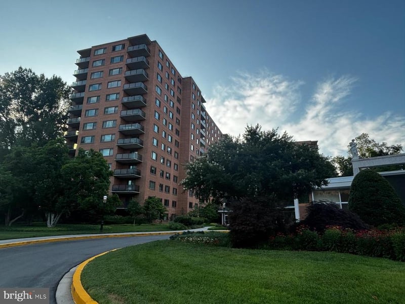 4201 Cathedral Ave NW #513W, Washington, DC 20016