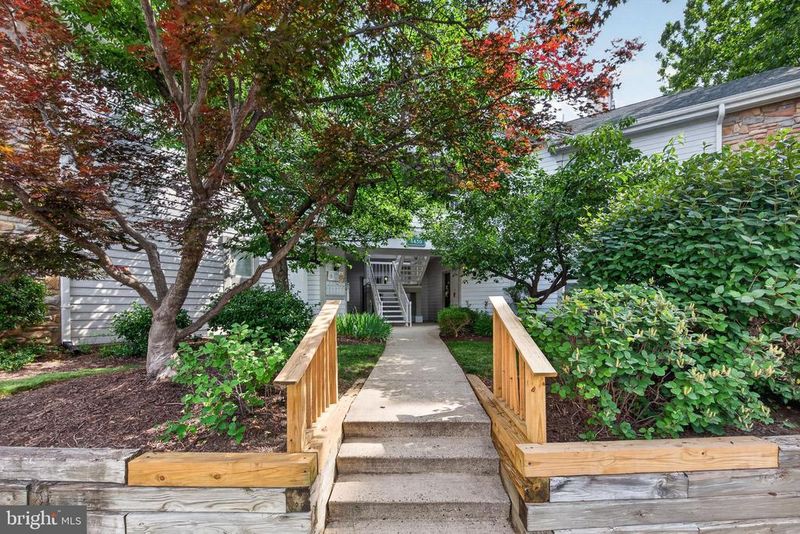 4439 Fair Stone Dr #201, Fairfax, VA 22033