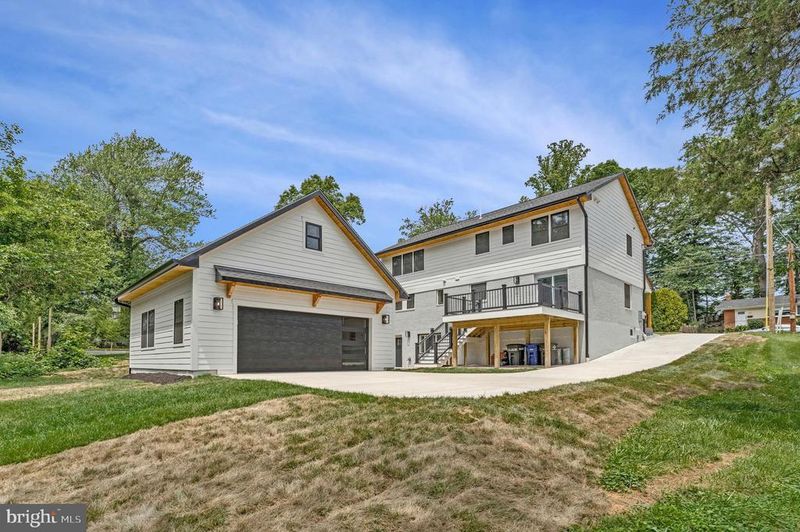 10211 Stratford Ave, Fairfax, VA 22030