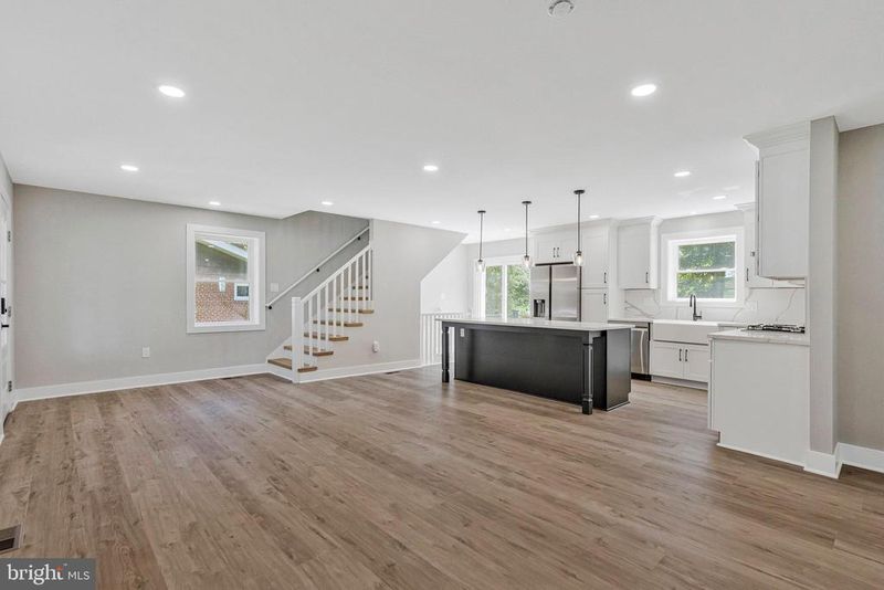 10211 Stratford Ave, Fairfax, VA 22030