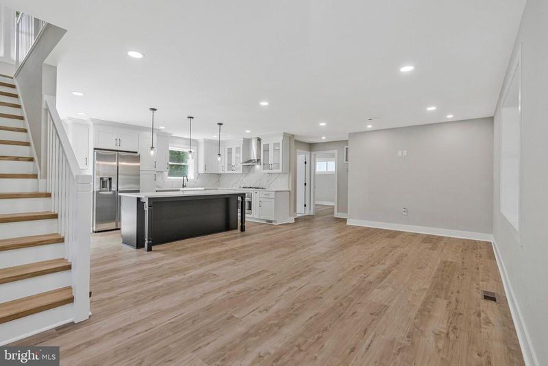10211 Stratford Ave, Fairfax, VA 22030