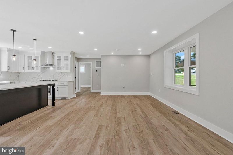 10211 Stratford Ave, Fairfax, VA 22030