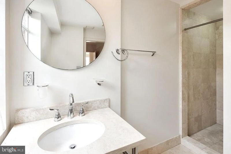 815 King St #4A, Alexandria, VA 22314