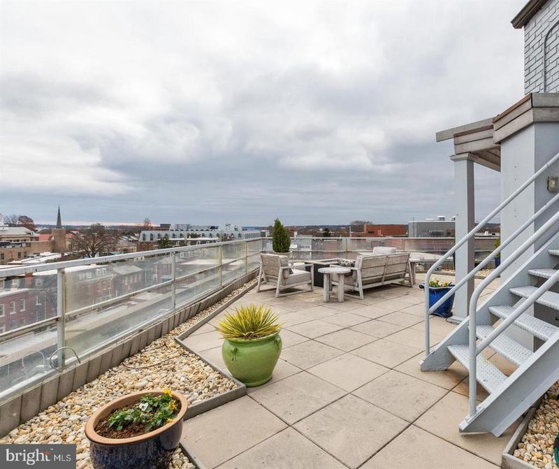815 King St #5B, Alexandria, VA 22314