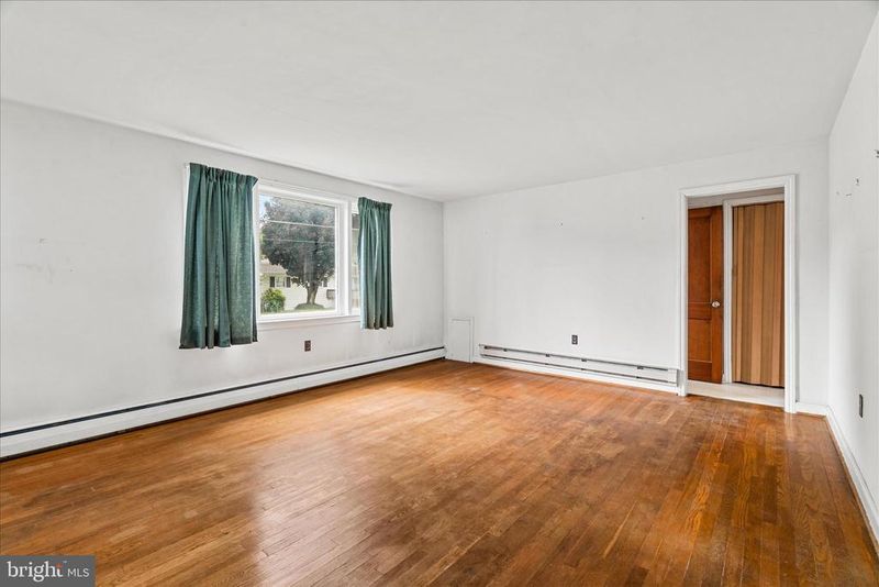 8 Elm St, Thurmont, MD 21788