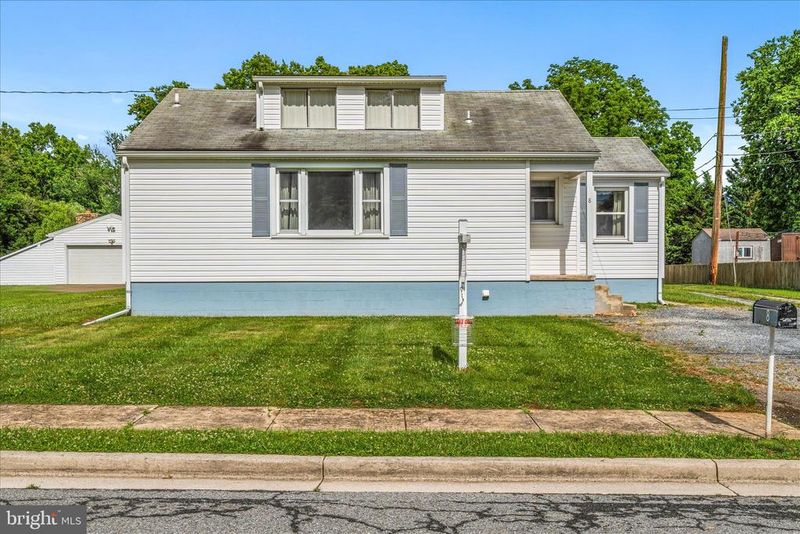 8 Elm St, Thurmont, MD 21788