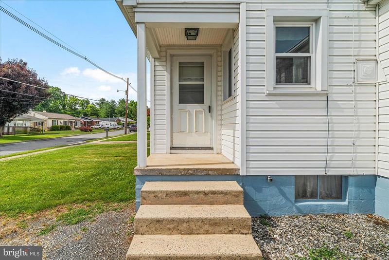 8 Elm St, Thurmont, MD 21788