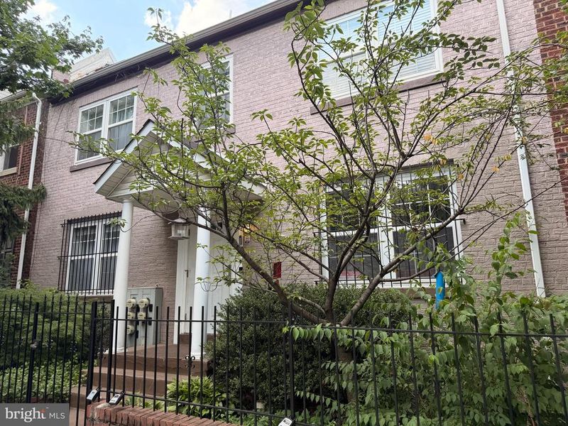 1840 D St NE #4, Washington, DC 20002