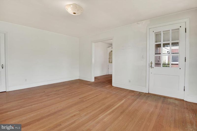 702 Mcneill Rd, Silver Spring, MD 20910