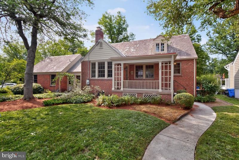 702 Mcneill Rd, Silver Spring, MD 20910