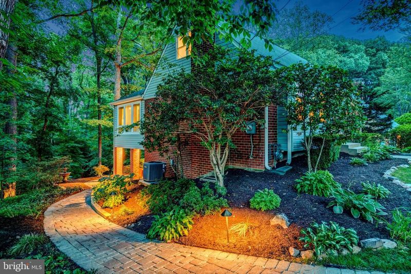 8640 Victoria Rd, Springfield, VA 22151
