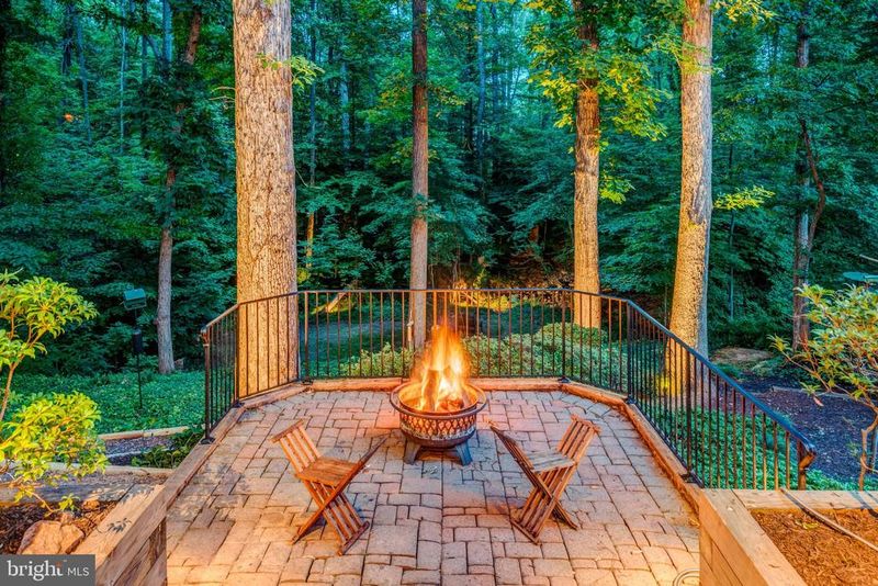 8640 Victoria Rd, Springfield, VA 22151