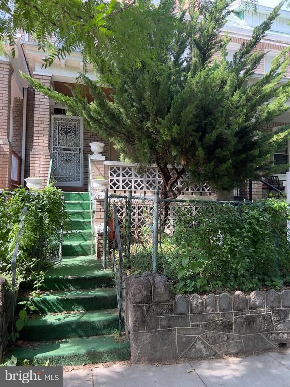 1418 E St NE, Washington, DC 20002