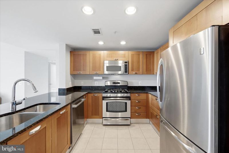 2451 Midtown Ave #1015, Alexandria, VA 22303